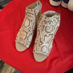 Bear traps Snakeskin Open-Toe Ankle Boots size 7